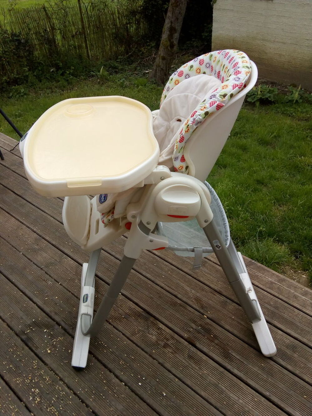 chaise haute b&eacute;b&eacute; chico en parfait &eacute;tat Mobilier enfants