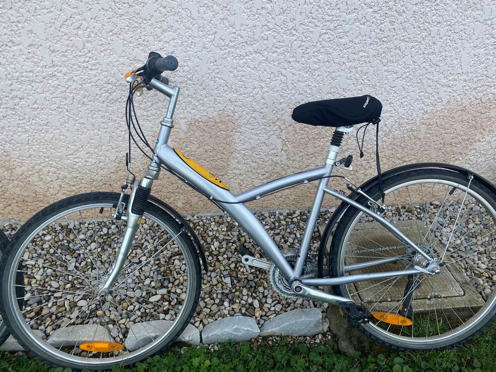 lot v&eacute;los VTC homme et VTC femme + 1 v&eacute;lo d'appartement Vélos