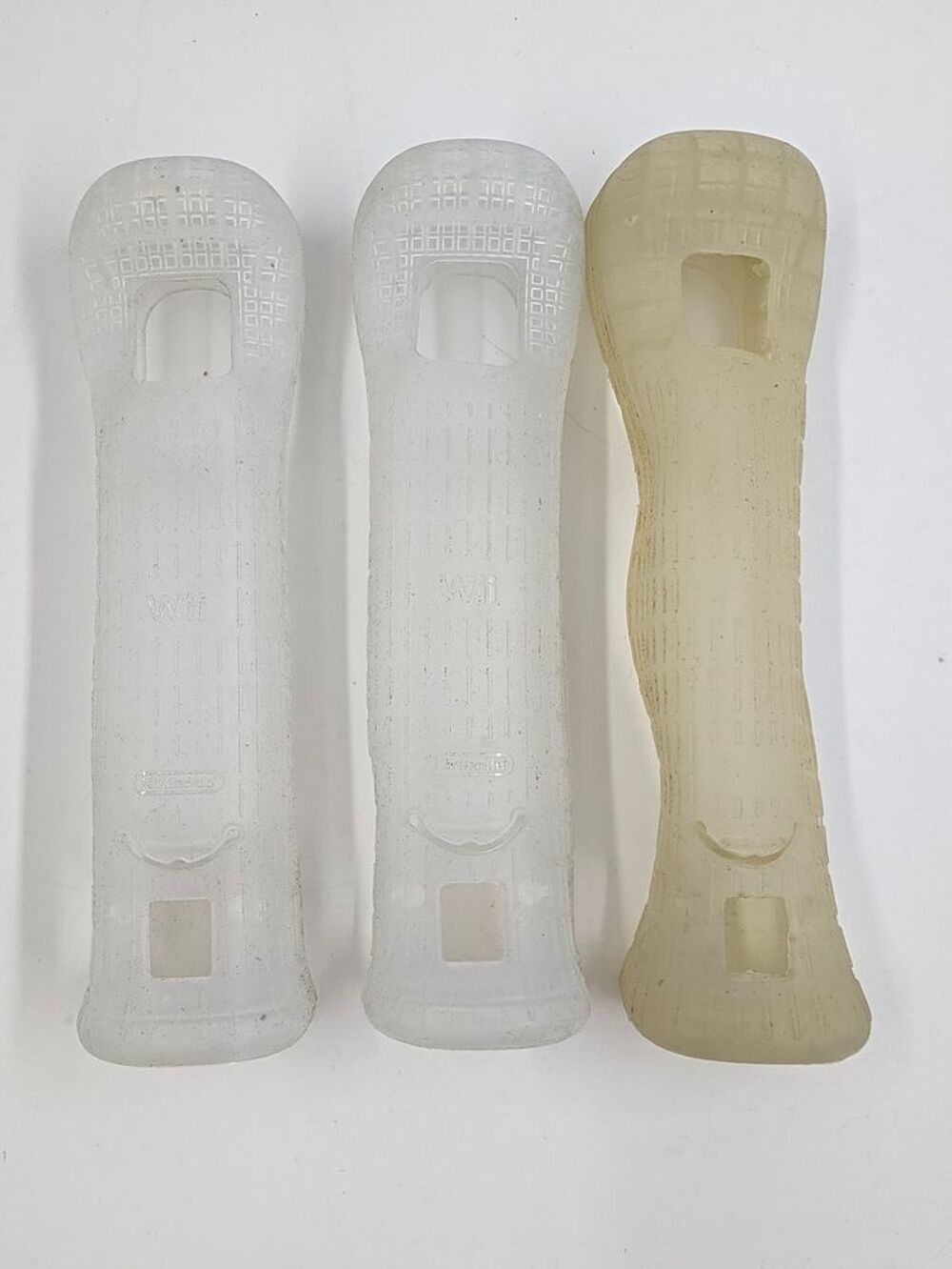 Lot d'accessoires Nintendo Wii 3 protections pour manettes Consoles et jeux vidéos