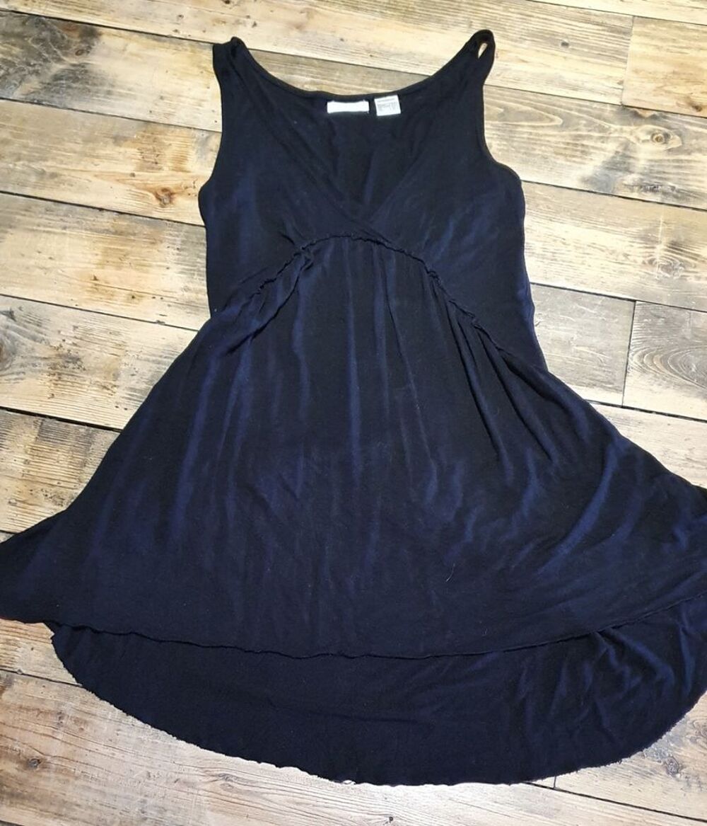 robe L&eacute;g&egrave;re noire tr&egrave;s d&eacute;collet&eacute;e Vêtements