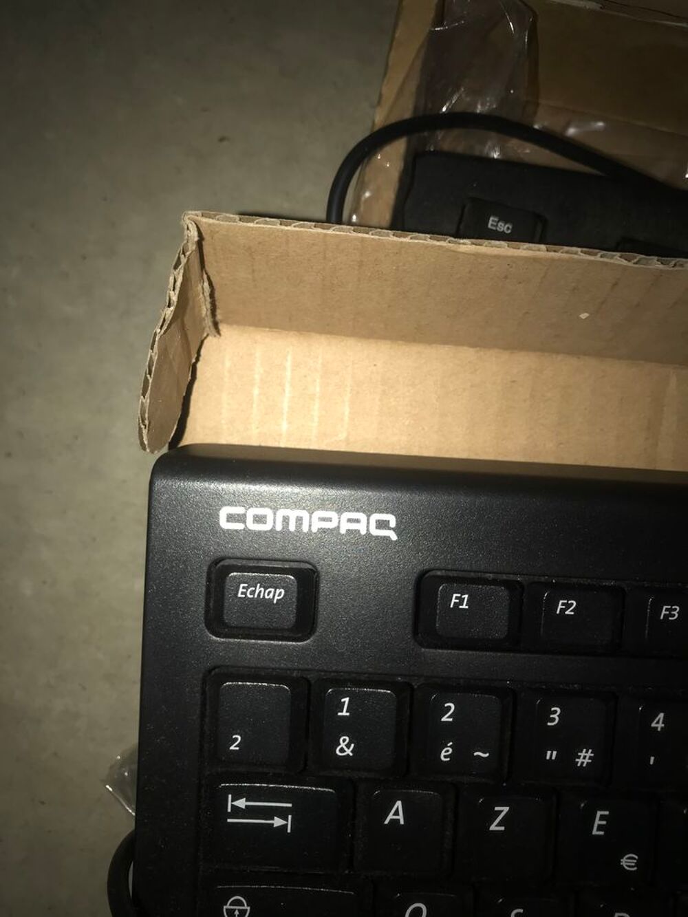 Clavier Filaire AZERTY de PC . Marque Compaq. &Eacute;tat Neuf Couleur noir Matériel informatique