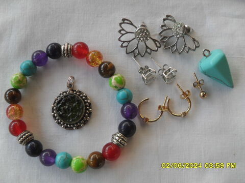 Assortiment de bijoux fantaisie en excellent tat, 15 Feuguerolles-Bully (14)
