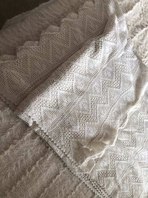 Plaid tricot ajouré blanc Castelnau-le-Lez (34)