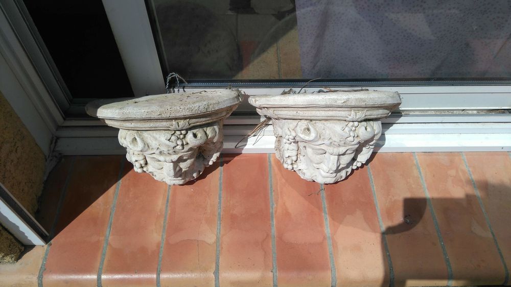 TETES EN PIERRE Décoration