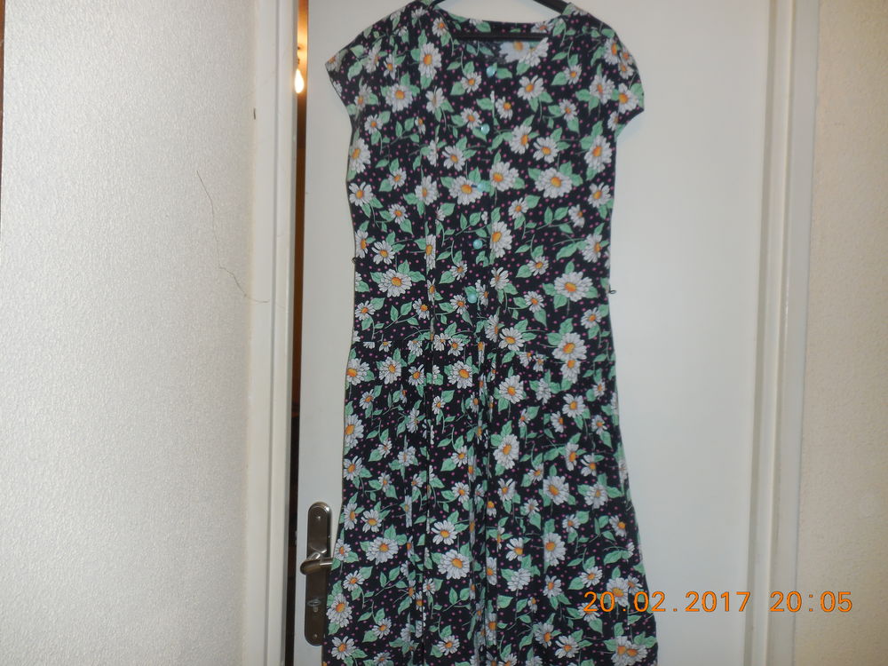robe fleurie sans manches
Vêtements