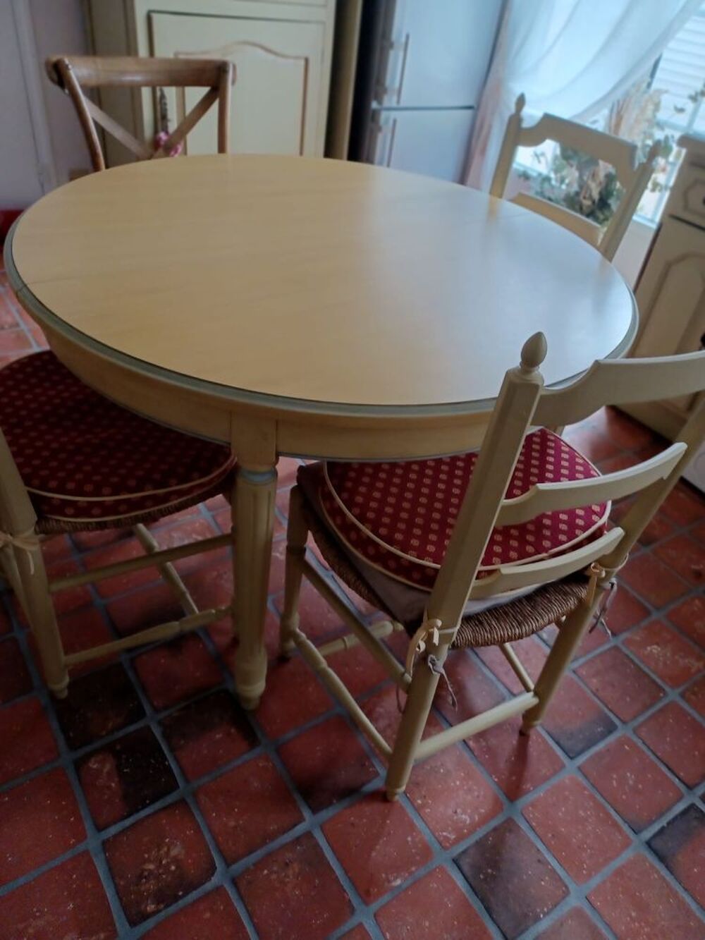 table et 4 chaises Meubles