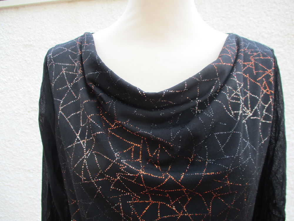 
Top &agrave; Paillettes et Manches Longues Transparentes/ Taille 3 Vêtements