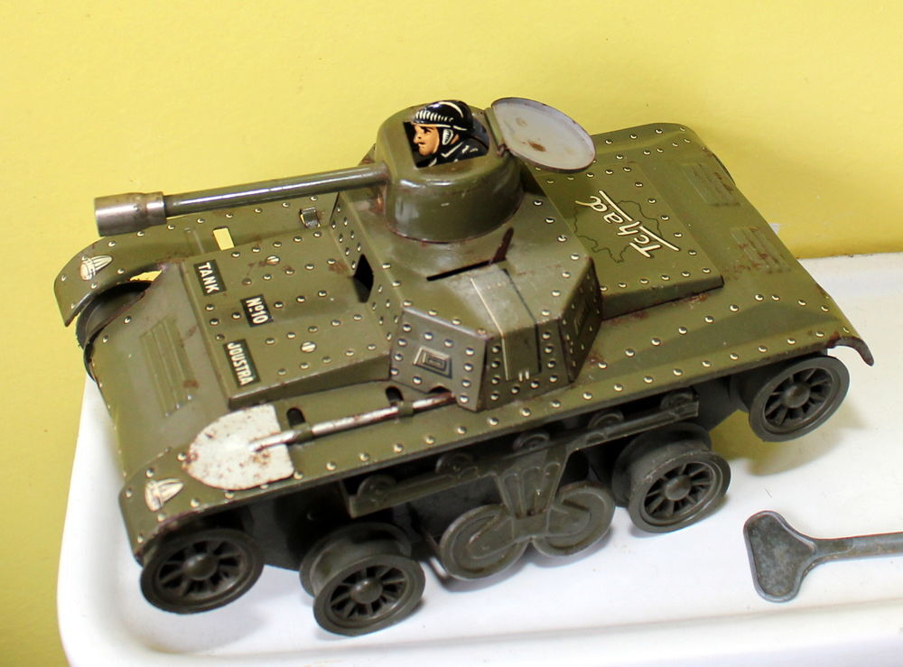 Tank jouet t&ocirc;le &agrave; clef JOUSTRA Tchad n&deg;10 vers 1960 Jeux / jouets