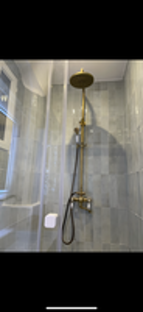   Peinture, Pose de parquet, menuiserie & cuisine sur mesure ? 