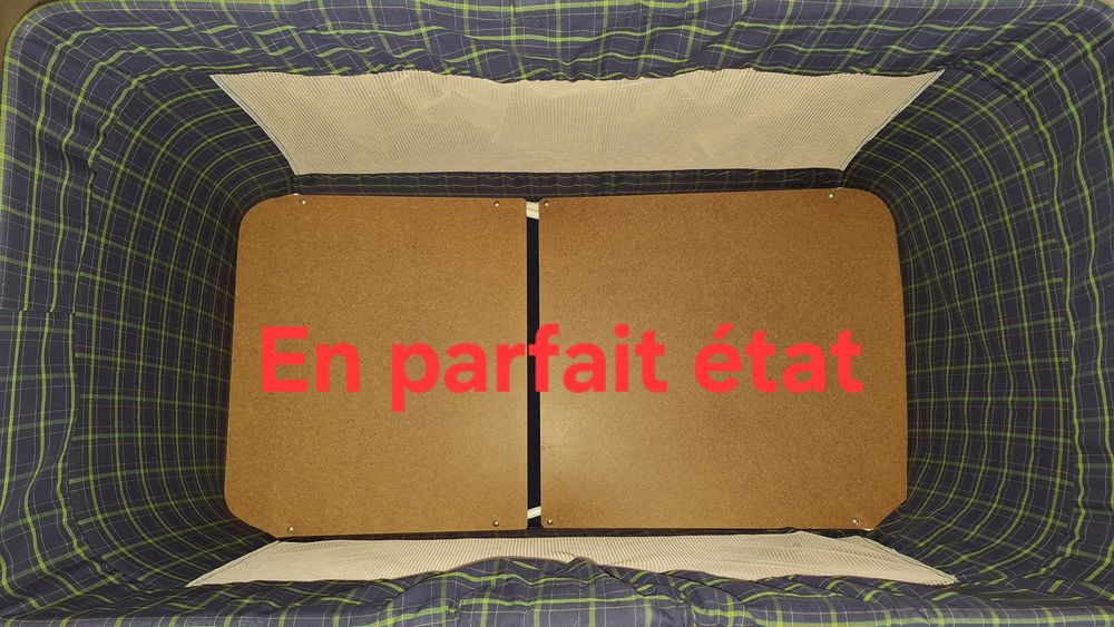 Lit pliant en tissu avec un lot de peluches Puériculture