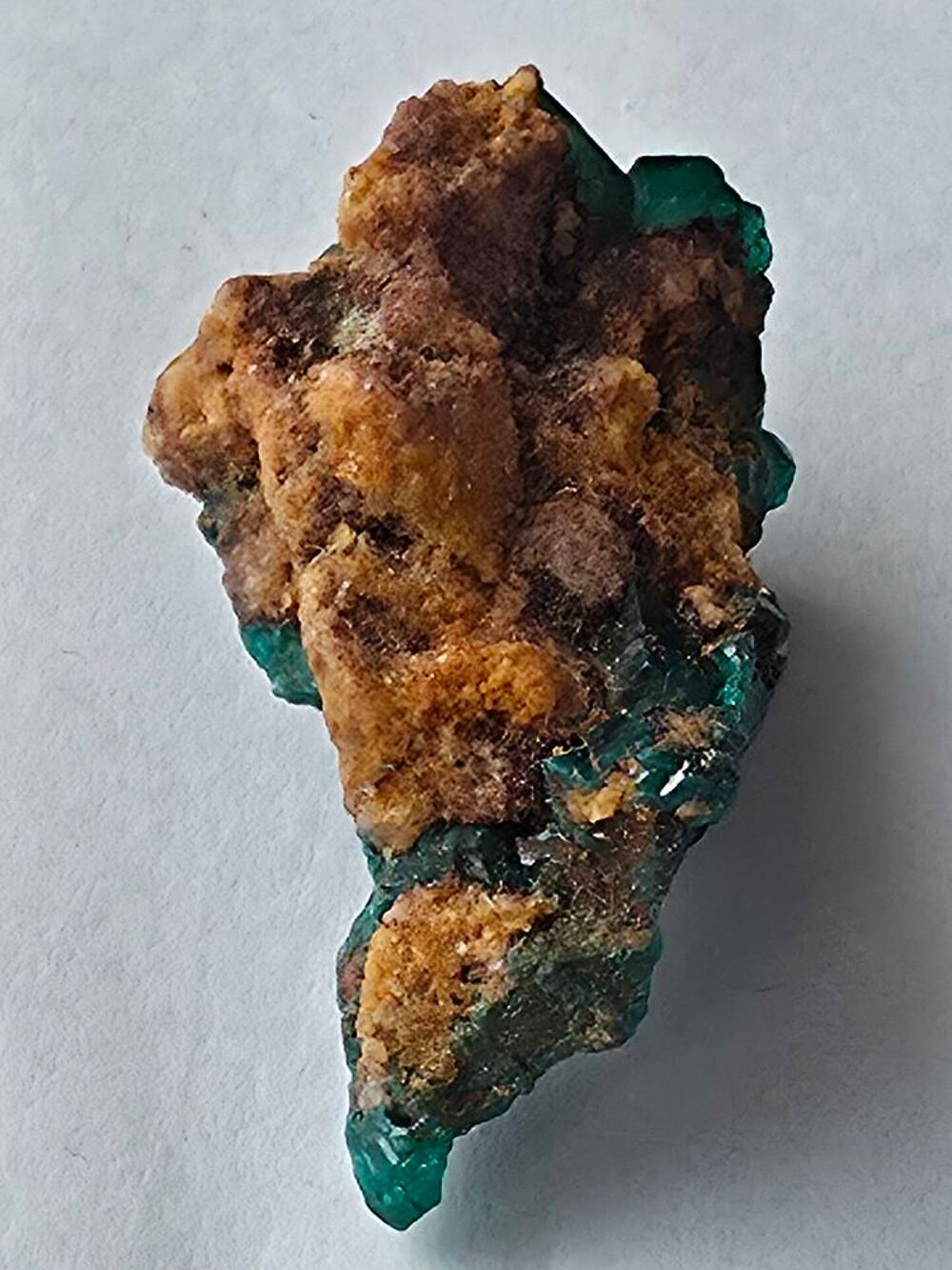 Sp&eacute;cimen de Dioptase v&eacute;ritable sur roche-Collection &amp; Lithoth&eacute;rapie 