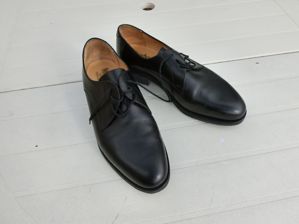 CHAUSSURES NOIRES NEUVES 