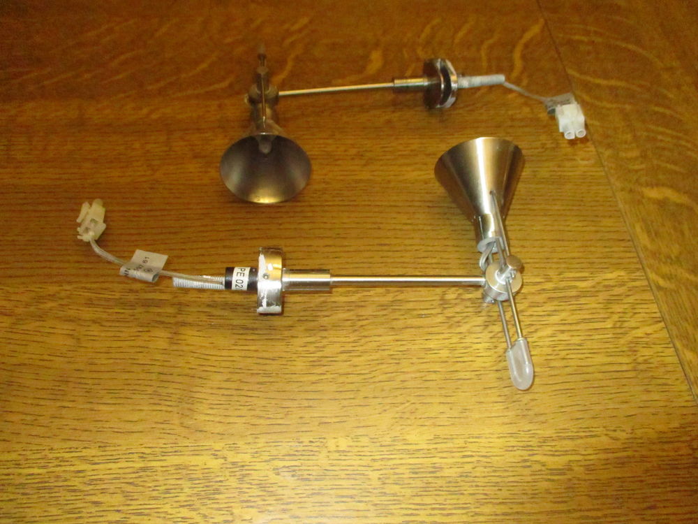 2 appliques en m&eacute;tal en tr&egrave;s bon &eacute;tat de fonctionnement Bricolage