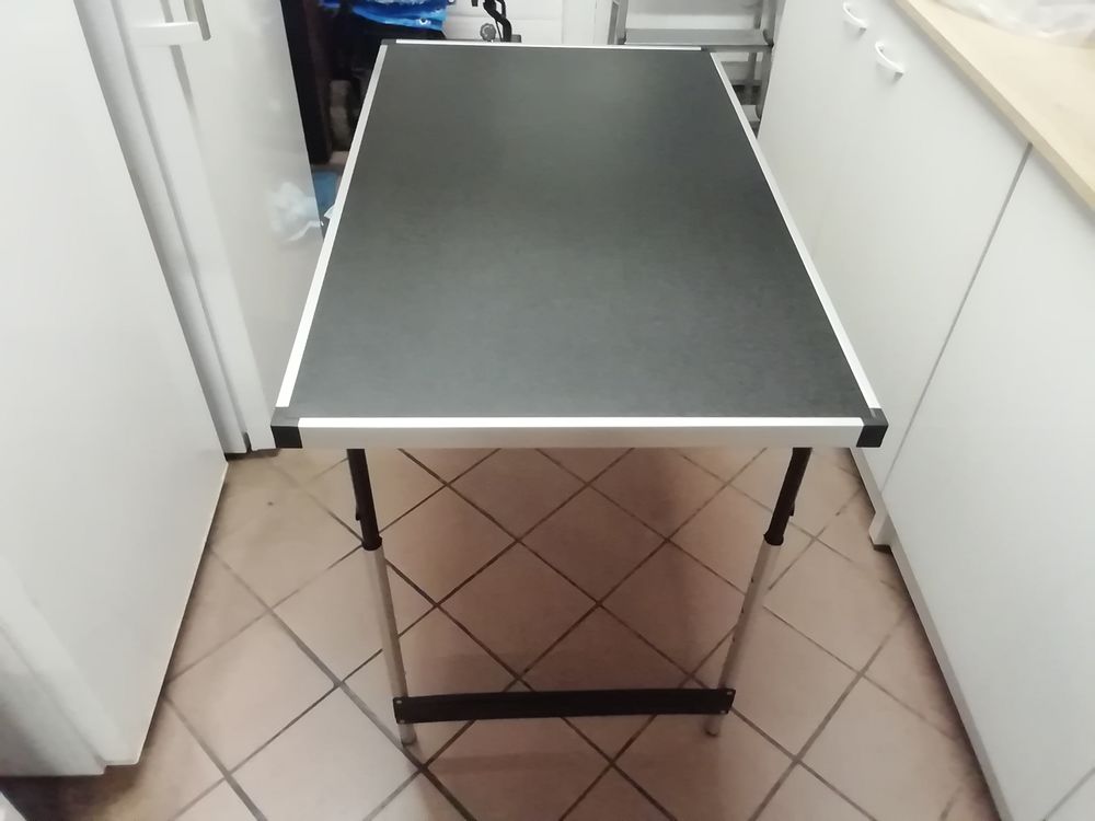 Table neuve pliante et r&eacute;glable Bricolage