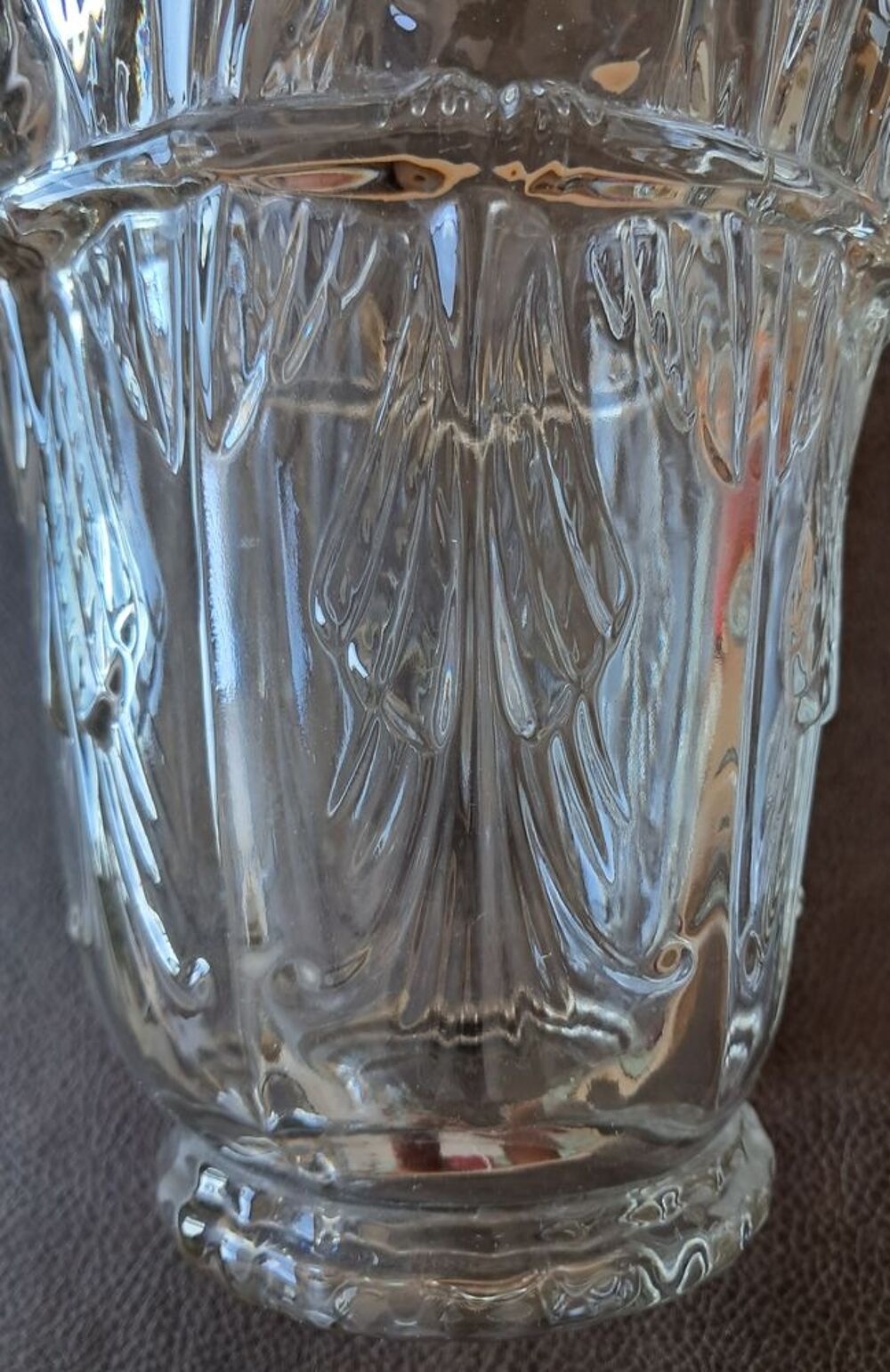 vase en verre moul&eacute; epais repr&eacute;sentant des oiseaux Verlux Décoration