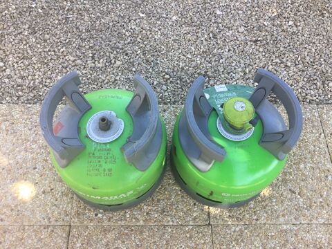 2 bouteilles de gaz 15 Coulonges-sur-l'Autize (79)