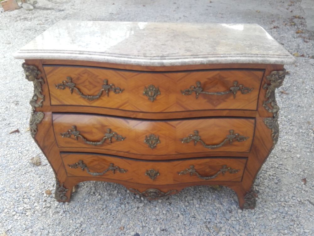 superbe commode Bordelaise en marqueterie. Meubles