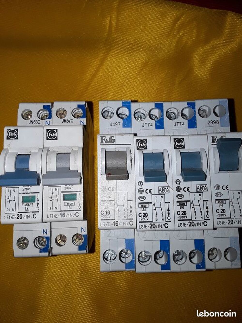 LOT de 6 DISJONCTEURS Fet G
Bricolage
