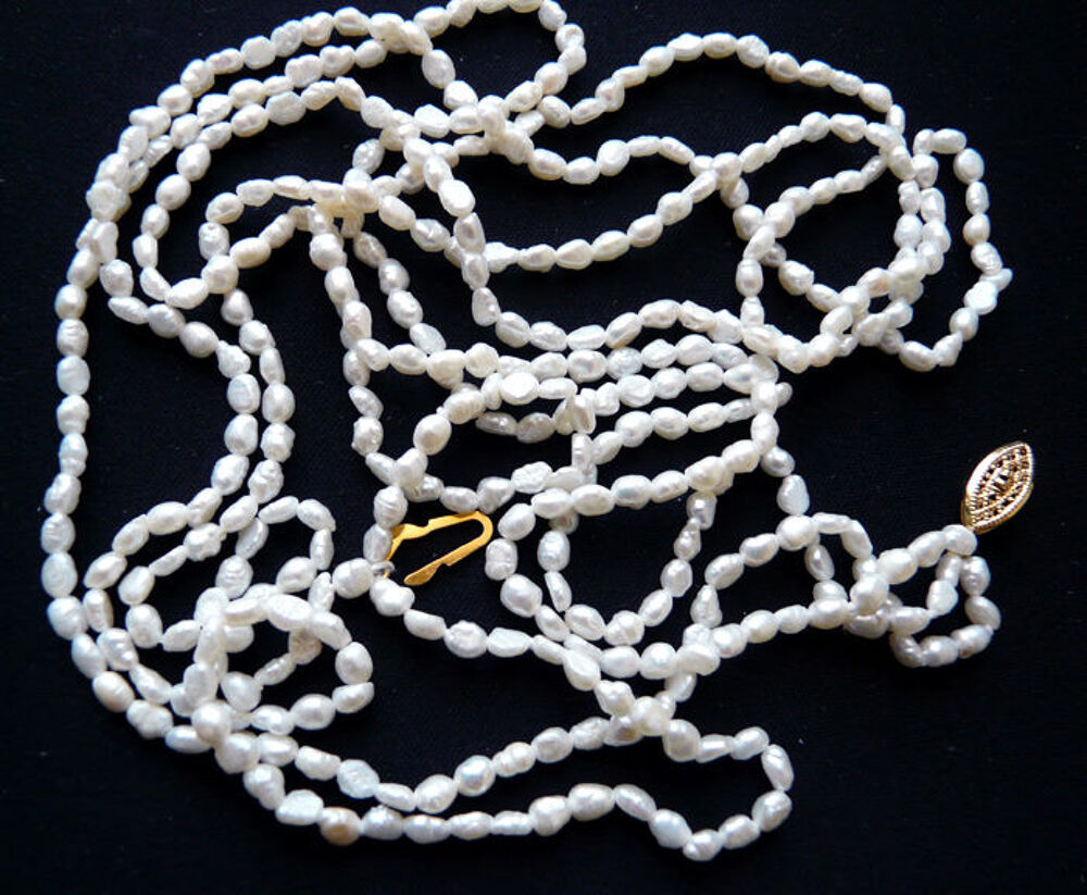 Grand Collier en petites Perles couleur &eacute;crue de r&eacute;sine Vint Bijoux et montres