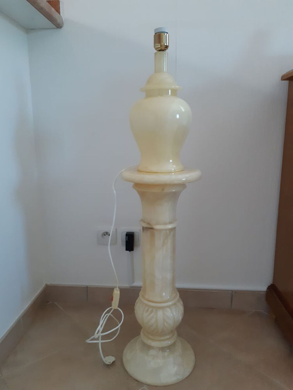 colonne et lampe en alb&acirc;tre Décoration