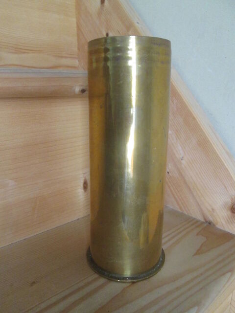 Douille Obus 1915 ,en cuivre ,H 23cm ,diam socle 9cm , 45 Goussainville (95)