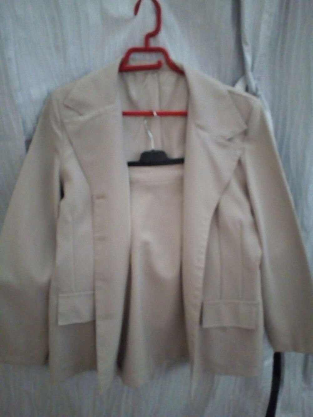 Tailleur jupe taille 38 couleur beige Vêtements