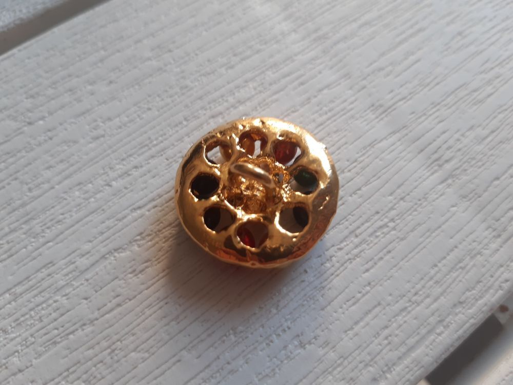 Lot 4 boutons couture m&eacute;talliques multicolores Bijoux et montres