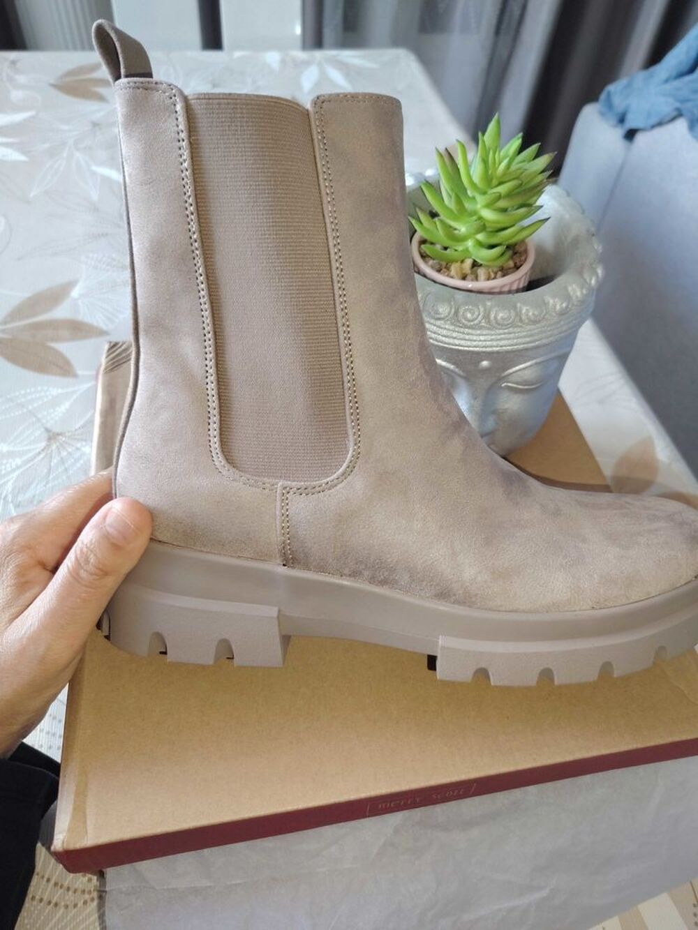 tr&egrave;s belle bottines Neuve Chaussures