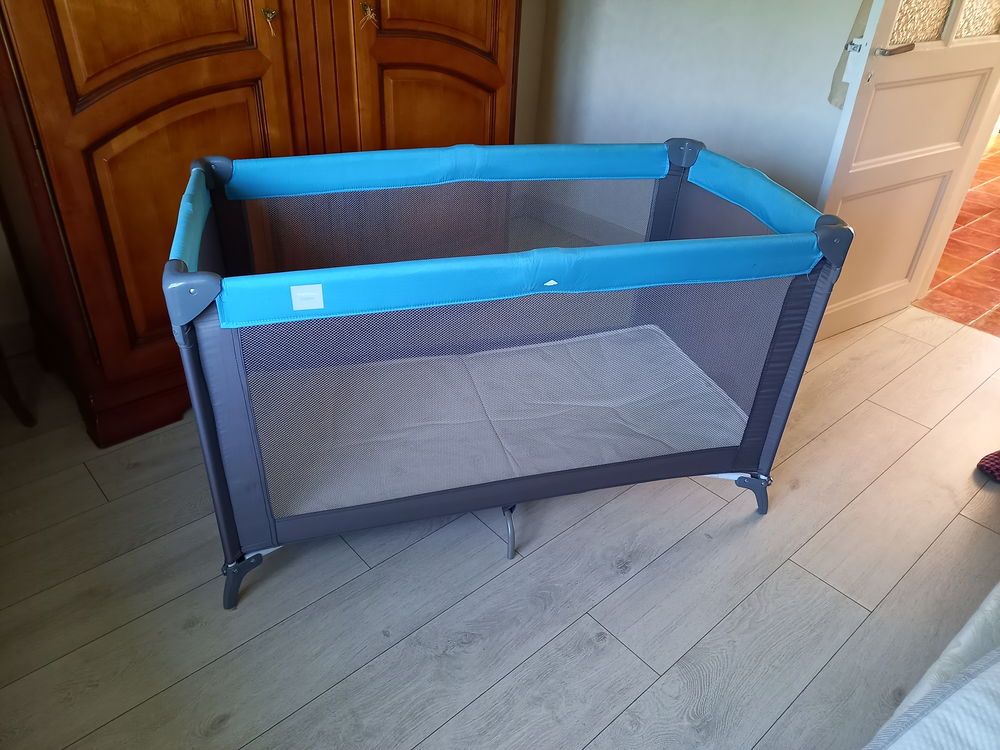 Lit parapluie. Mobilier enfants