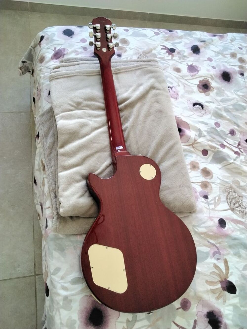 Guitare EPIPHONE
Instruments de musique