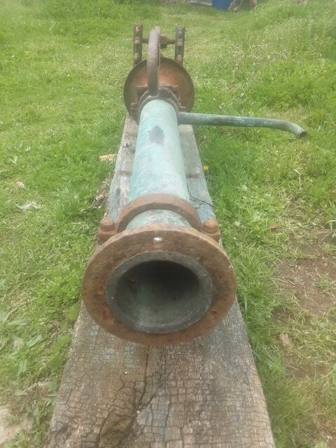 pompe   eau manuelle dbut 19me siecle   restaurer 200 Saint-Beauzire (43)