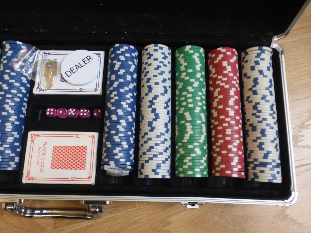 Malette de poker HOMCOM, 500 jetons, jeux de cartes, d&egrave;s, Jeux / jouets