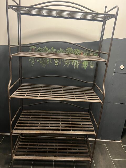 �tag�re en m�tal 4 niveaux 80 Agde (34)