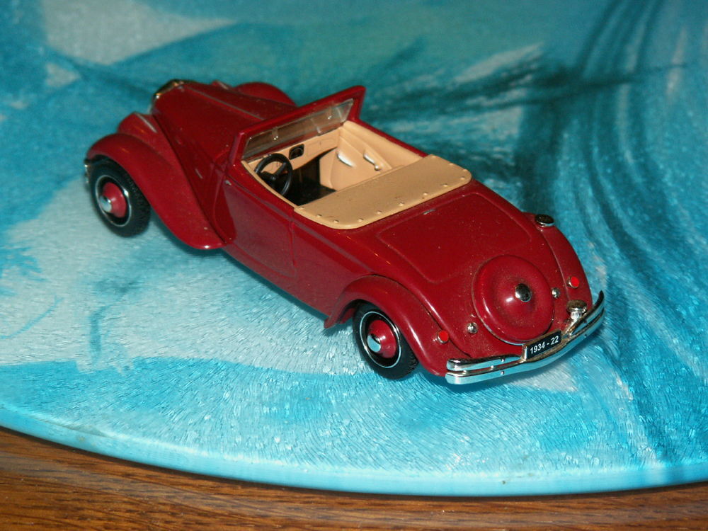 miniature Citro&euml;n traction 22CV cabriolet
Jeux / jouets