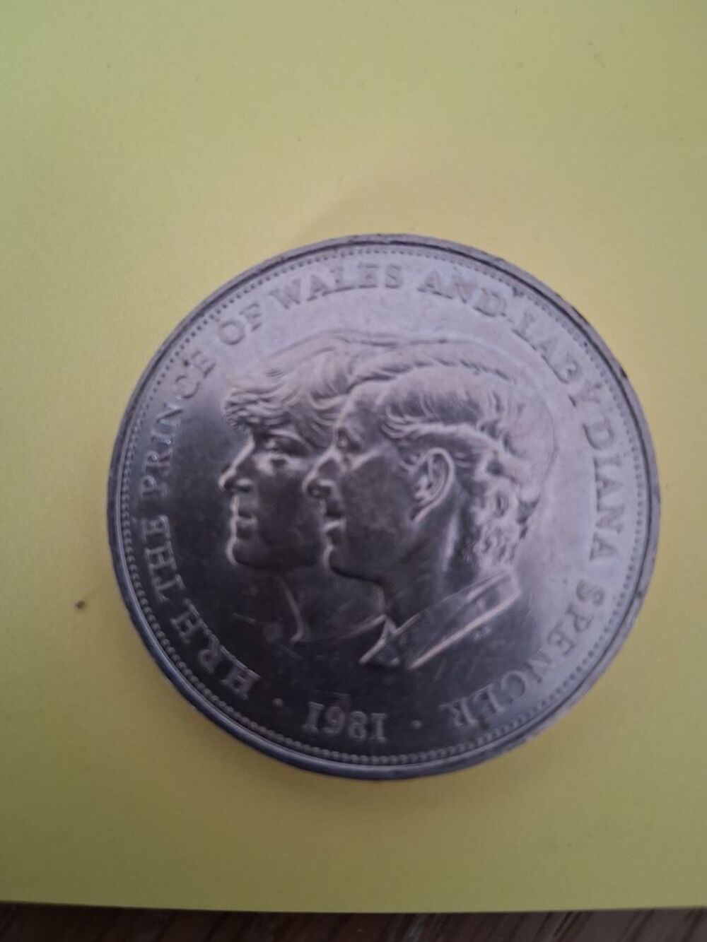 Monnaie commemorative mariage du Prince Charles et de Diana 