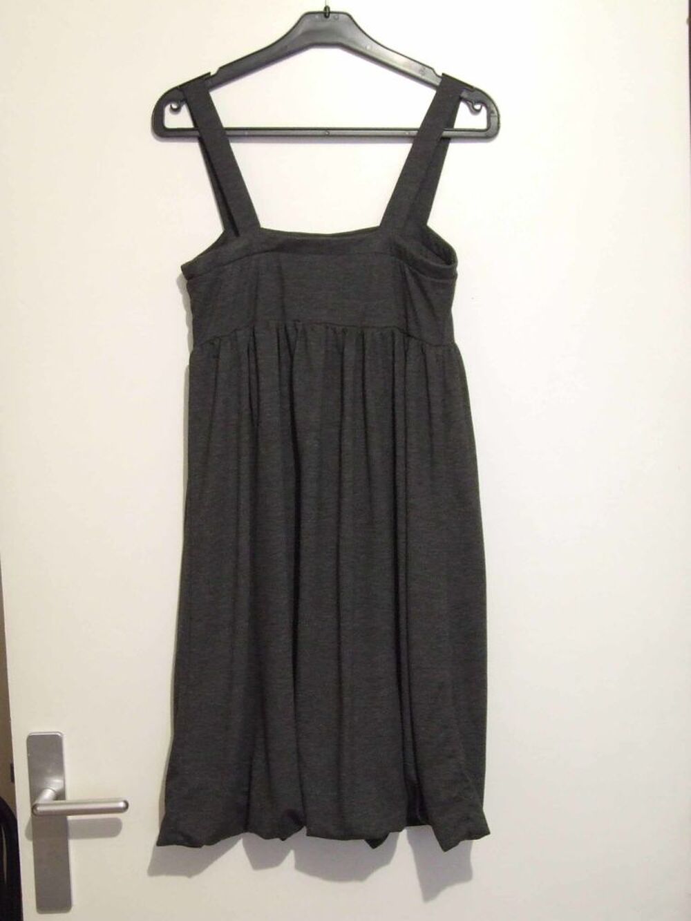 Robe boule &agrave; bretelle, H&amp;M, anthracite, T. 36, NEUVE Vêtements