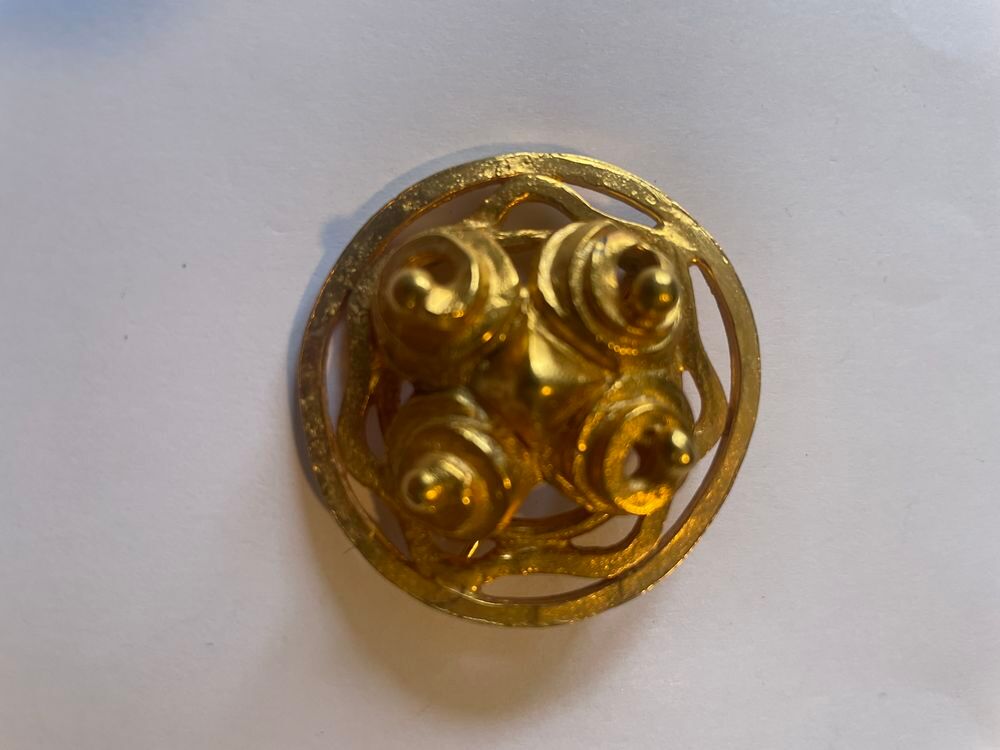 Broche Ronde dor&eacute;e arabesques LANVIN Bijoux et montres