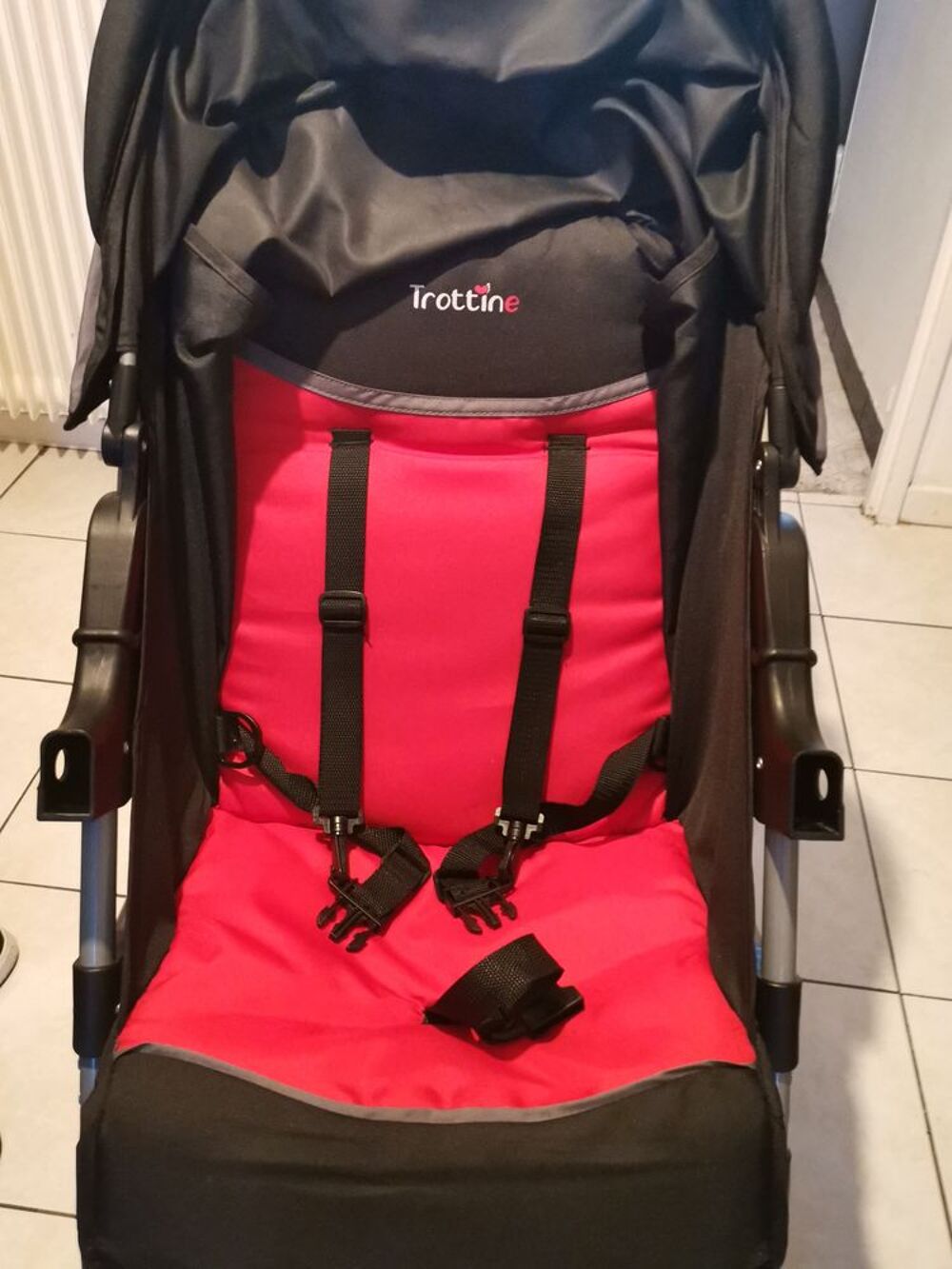  poussette trottine bon &eacute;tat &agrave; 40euro Puériculture