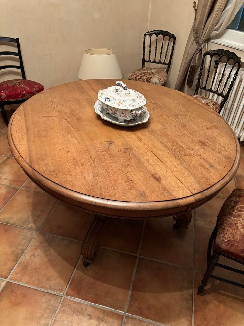 Table de salle &agrave; manger ovale noyer massif Meubles