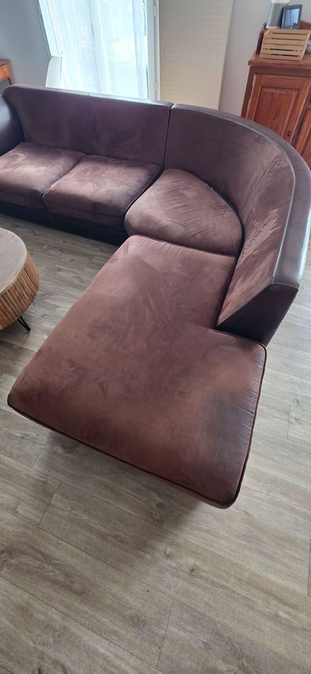 Canap&eacute; d angle 2 m80 par 2 m50
&Eacute;tat bon Meubles