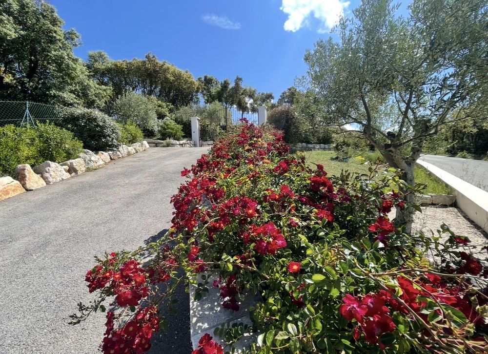   Appartement T2 meublé avec place de parking  Provence-Alpes-Côte d'Azur, Saint-Julien (83560)
