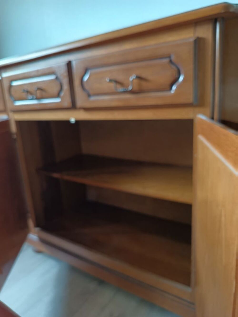 un buffet type enfilade et/ou un canap&eacute; fixe en cuir, Meubles