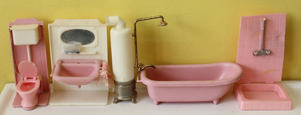 Meubles Maison de Poup&eacute;es vintage 70 la salle de bain Jeux / jouets