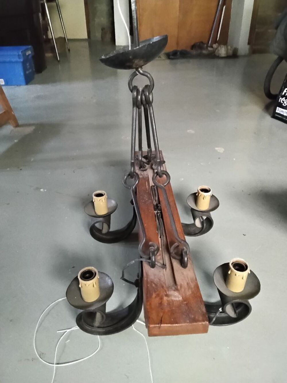 3 LUSTRES BOIS ET FERRONNERIE 
Décoration