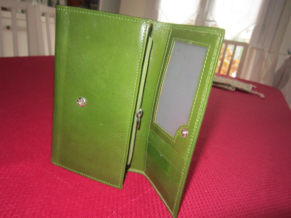 Un porte-feuille Femme Maroquinerie