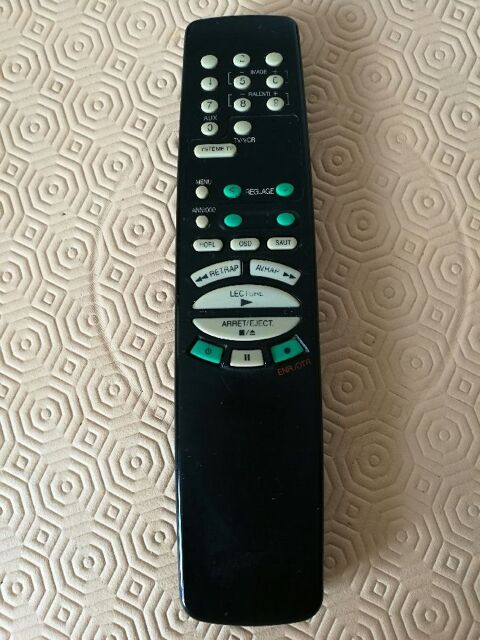 T�l�commande pour magn�toscope Sunwood SW-1044. 6 Villiers (86)