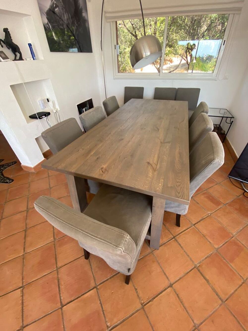 Belle table de salle &agrave; manger et 10 chaises Meubles