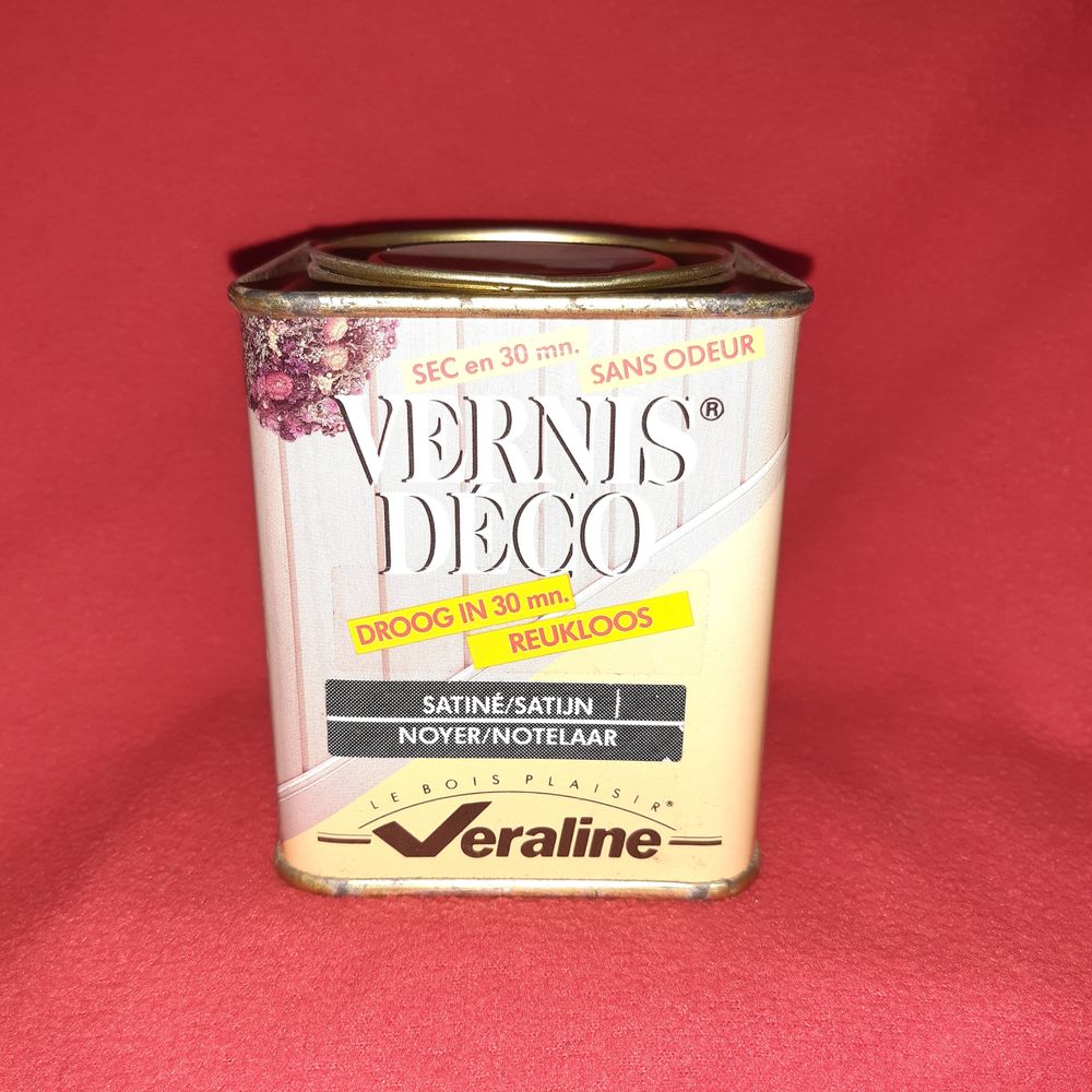 Vernis bois, diff&eacute;rentes teintes et volumes de 10 &agrave; 25 € Bricolage