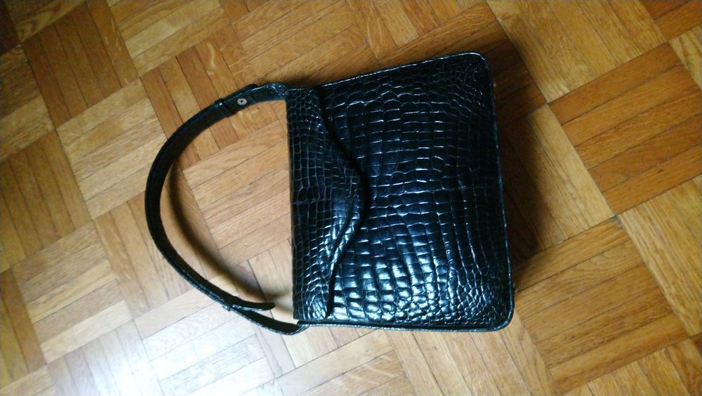 SAC A MAIN DE FEMME EN PEAU DE CROCODILE COULEUR NOIRE Maroquinerie