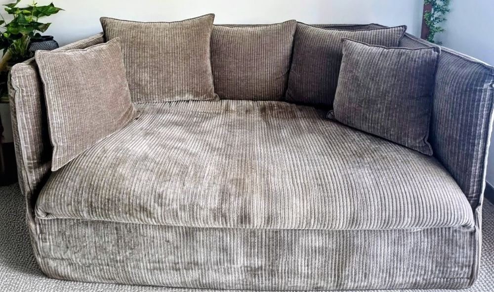Canap&eacute; 2 places tissu velours marron ve c&ocirc;tel&eacute; avec cous&eacute;hou Meubles